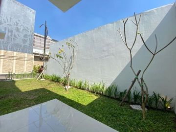Dijual Rumah Like New Fully Furnished dalam Perumahan One Gate & Security 24 Jam