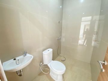 Dijual Rumah Like New Fully Furnished dalam Perumahan One Gate & Security 24 Jam