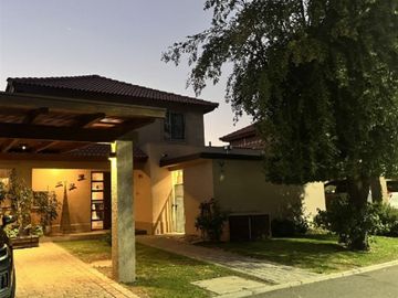 Se Vende casa 5D 3B El Remanso de Chicureo, Brisas Norte