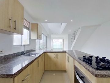 apartamento en arriendo/venta en el porvenir. Cod V102810