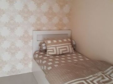 Apartemen bulanan full furnish dan wifi ready green pramuka