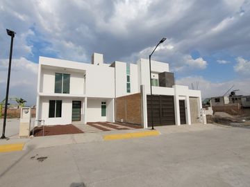 Se vende casa nueva en fracc 