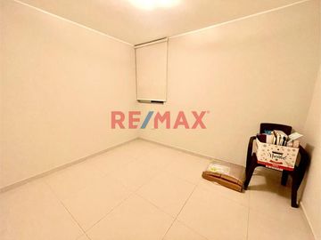 Vendo casa de 4 pisos: 5 dormitorios + 1 estacionamiento S/ 369,000 (negociable)

Ubicada en Condominio Nuestra Sra de La Paz, en Av Evitamiento cer