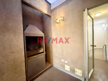 Vendo casa de 4 pisos: 5 dormitorios + 1 estacionamiento S/ 369,000 (negociable)

Ubicada en Condominio Nuestra Sra de La Paz, en Av Evitamiento cer