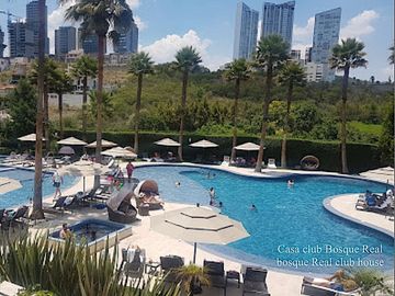Penthouse de 348 m2, techos altos, en Bosque Real, pet-friendly, alberca techada