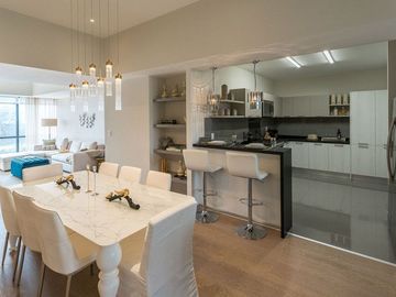 Penthouse de 348 m2, techos altos, en Bosque Real, pet-friendly, alberca techada