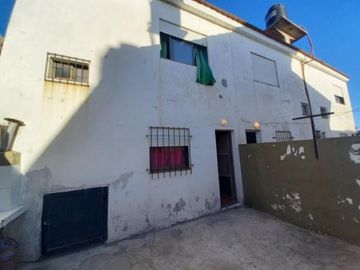 Casa + 3 duplex en venta (1430)