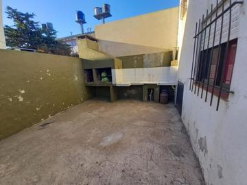 Casa + 3 duplex en venta (1430)