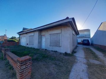 Casa + 3 duplex en venta (1430)
