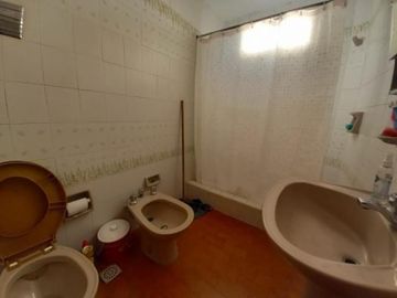 Casa + 3 duplex en venta (1430)