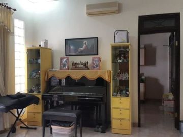 xyauf.Rumah Bhaskara Mulyosari Furnish Strategis Murah