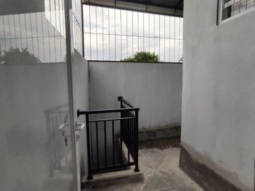 Rumah free biaya,bonus AC dan toren lokasi strategis, dekat jalan utama