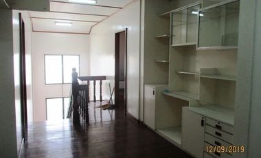 House for rent in Cebu City, Gated in Banilad close to I.t Park, 4-br