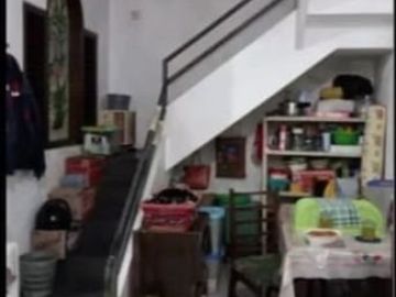 Dijual Cepat Rumah 2 Lantai Lokasi di Mulyosari Tengah, Surabaya