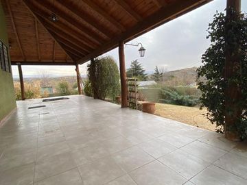 CASA DOS DORMITORIOS , MODERNA, PATIO GRANDE, PILETA