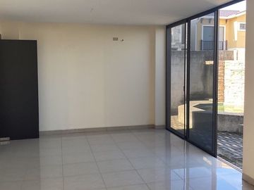 Casa en Venta para estrenar  en URBANIZACIÓN MALLORCA VILLAGE - Vía la T de Daule-la Aurora (J Luna)