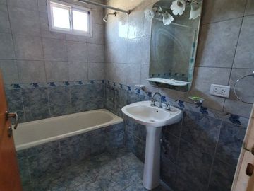 LATORRE PROP. VENDE  2 CHALET  SOBRE MISMO LOTE DE 3 AMB + Y DE 2 AMB