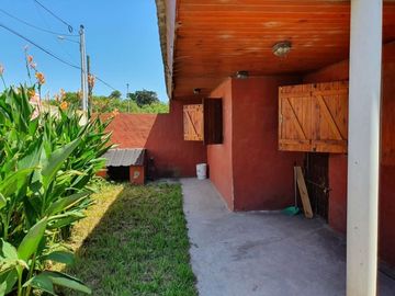 LATORRE PROP. VENDE  2 CHALET  SOBRE MISMO LOTE DE 3 AMB + Y DE 2 AMB