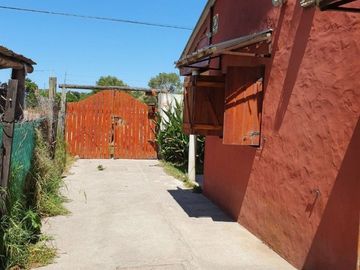 LATORRE PROP. VENDE  2 CHALET  SOBRE MISMO LOTE DE 3 AMB + Y DE 2 AMB