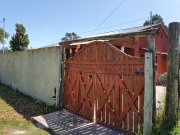 LATORRE PROP. VENDE  2 CHALET  SOBRE MISMO LOTE DE 3 AMB + Y DE 2 AMB