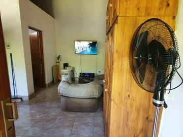 LATORRE PROP. VENDE  2 CHALET  SOBRE MISMO LOTE DE 3 AMB + Y DE 2 AMB