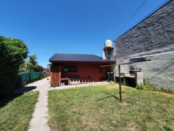 LATORRE PROP. VENDE  2 CHALET  SOBRE MISMO LOTE DE 3 AMB + Y DE 2 AMB