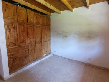 LATORRE PROP. VENDE  2 CHALET  SOBRE MISMO LOTE DE 3 AMB + Y DE 2 AMB