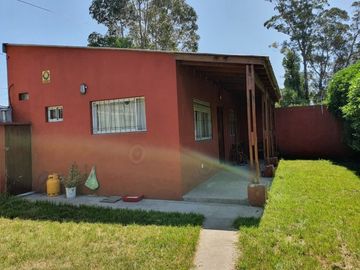 LATORRE PROP. VENDE  2 CHALET  SOBRE MISMO LOTE DE 3 AMB + Y DE 2 AMB