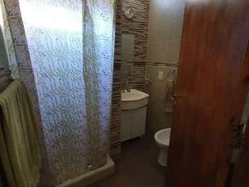 LATORRE PROP. VENDE  2 CHALET  SOBRE MISMO LOTE DE 3 AMB + Y DE 2 AMB