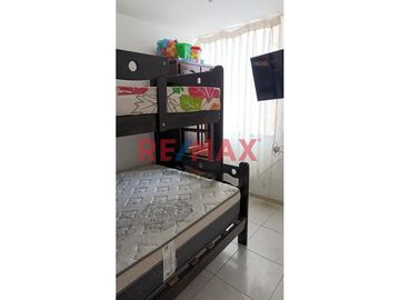 ¿Buscas un hogar espacioso, bien ubicado y lleno de luz natural?
 ¡Esta propiedad de tres pisos en la Urb. San Francisco, Huanchaco, ¡es para ti!
