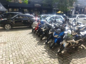 Disewakan Ruko 3,5 lantai Di Kemang Selatan, Jakarta Selatan