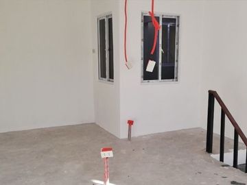 Townhouse For Sale 30 min to Tagaytay Proper