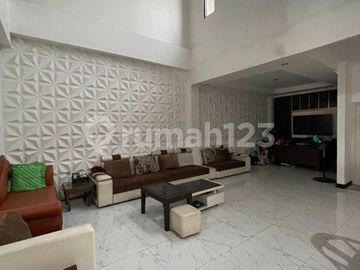 Rumah Bagus 3 Lantai Siap Huni Ada Rooftop di Meruya, Jakarta Barat