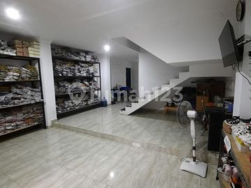 Rumah Bagus 3 Lantai Siap Huni Ada Rooftop di Meruya, Jakarta Barat