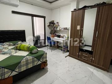 Rumah Bagus 3 Lantai Siap Huni Ada Rooftop di Meruya, Jakarta Barat