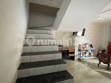 Rumah Bagus 3 Lantai Siap Huni Ada Rooftop di Meruya, Jakarta Barat
