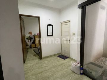 Rumah Bagus 3 Lantai Siap Huni Ada Rooftop di Meruya, Jakarta Barat