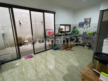 Rumah Bagus 3 Lantai Siap Huni Ada Rooftop di Meruya, Jakarta Barat