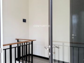 Rumah 2 Lantai Cluster Gardenville Taman Kopo Indah 5 Bandung