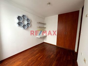 Venta de Departamento vista a la calle mas Cochera Independiente! en Urb. Las Quintanas rodeado de lindos parques!
Ubicado en zona céntrica cerca de