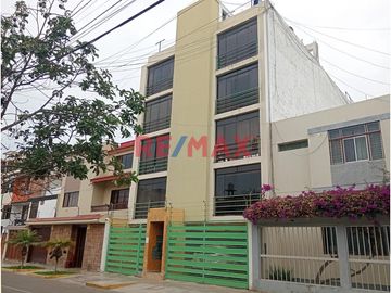 Venta de Departamento vista a la calle mas Cochera Independiente! en Urb. Las Quintanas rodeado de lindos parques!
Ubicado en zona céntrica cerca de