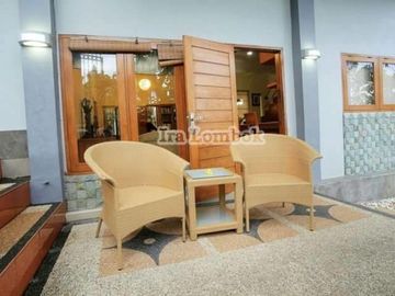 Villa in green valley with beautiful sea view