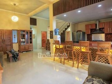 Villa in green valley with beautiful sea view