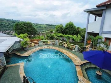 Villa in green valley with beautiful sea view