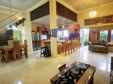 Villa in green valley with beautiful sea view