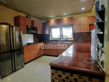 Villa in green valley with beautiful sea view