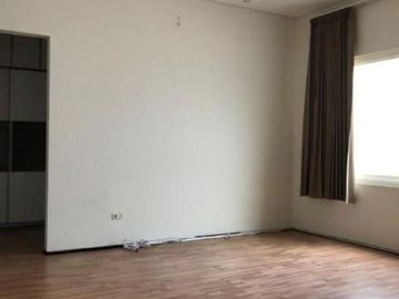 Rumah Graha Family blok L Hadap barat Ada swimming Pool