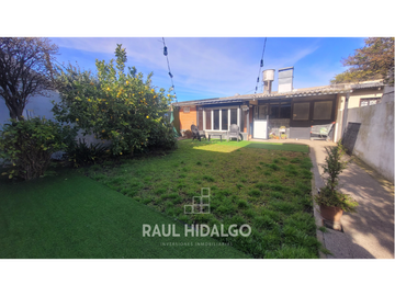 PH DE 5 AMBIENTES EN BARRIO LAS AVENIDAS