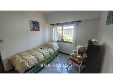 PH DE 5 AMBIENTES EN BARRIO LAS AVENIDAS