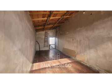 PH DE 5 AMBIENTES EN BARRIO LAS AVENIDAS
